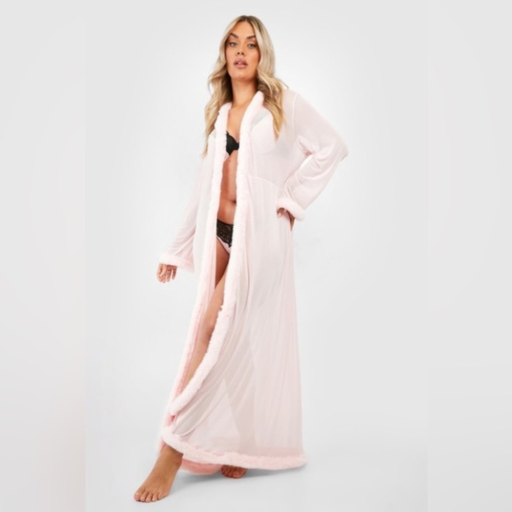 Boohoo plus size kimono robe with fluffy trim​